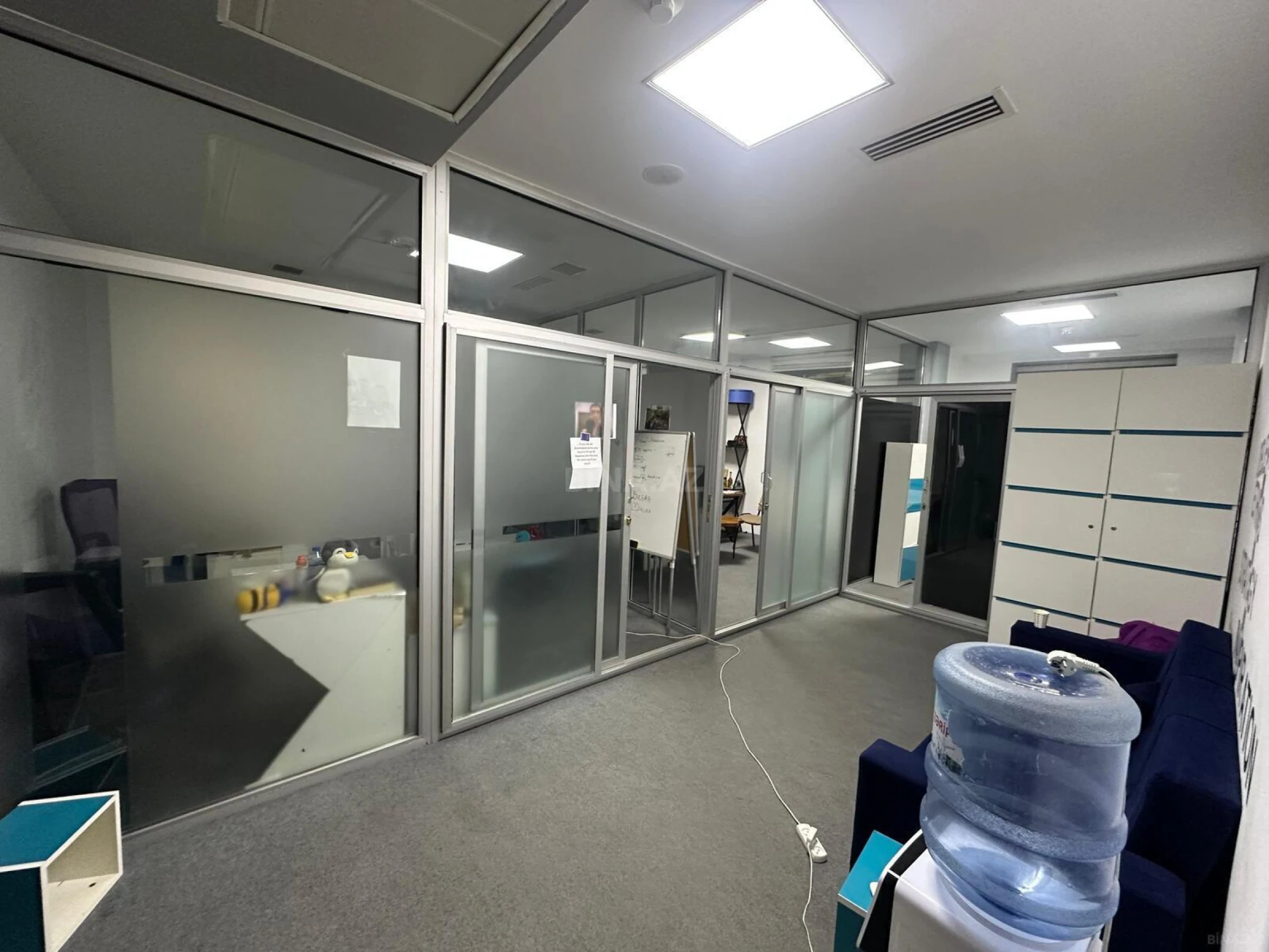 Kirayə verilir 8 otaqlı ofis 250 m²