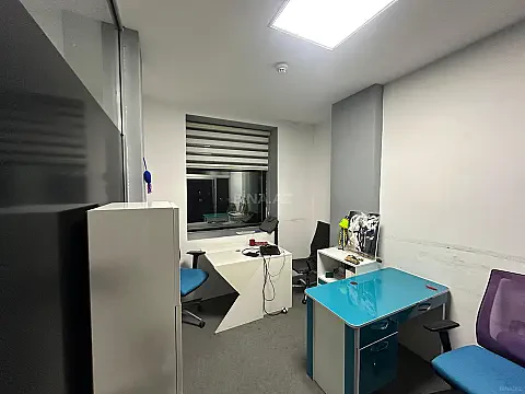 Kirayə verilir 8 otaqlı ofis 250 m²