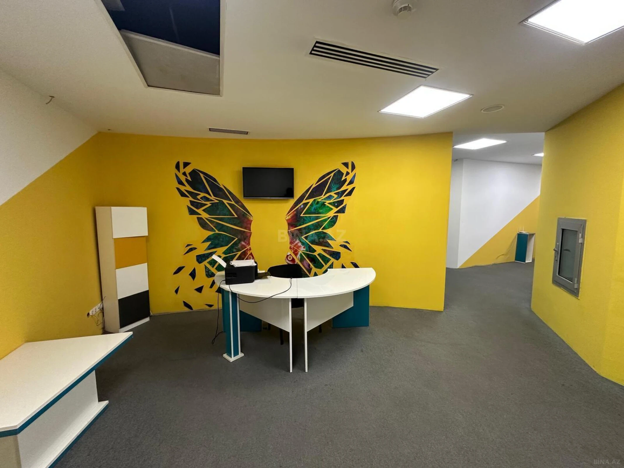 Kirayə verilir 8 otaqlı ofis 250 m²