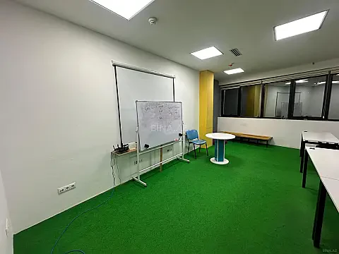Kirayə verilir 8 otaqlı ofis 250 m²