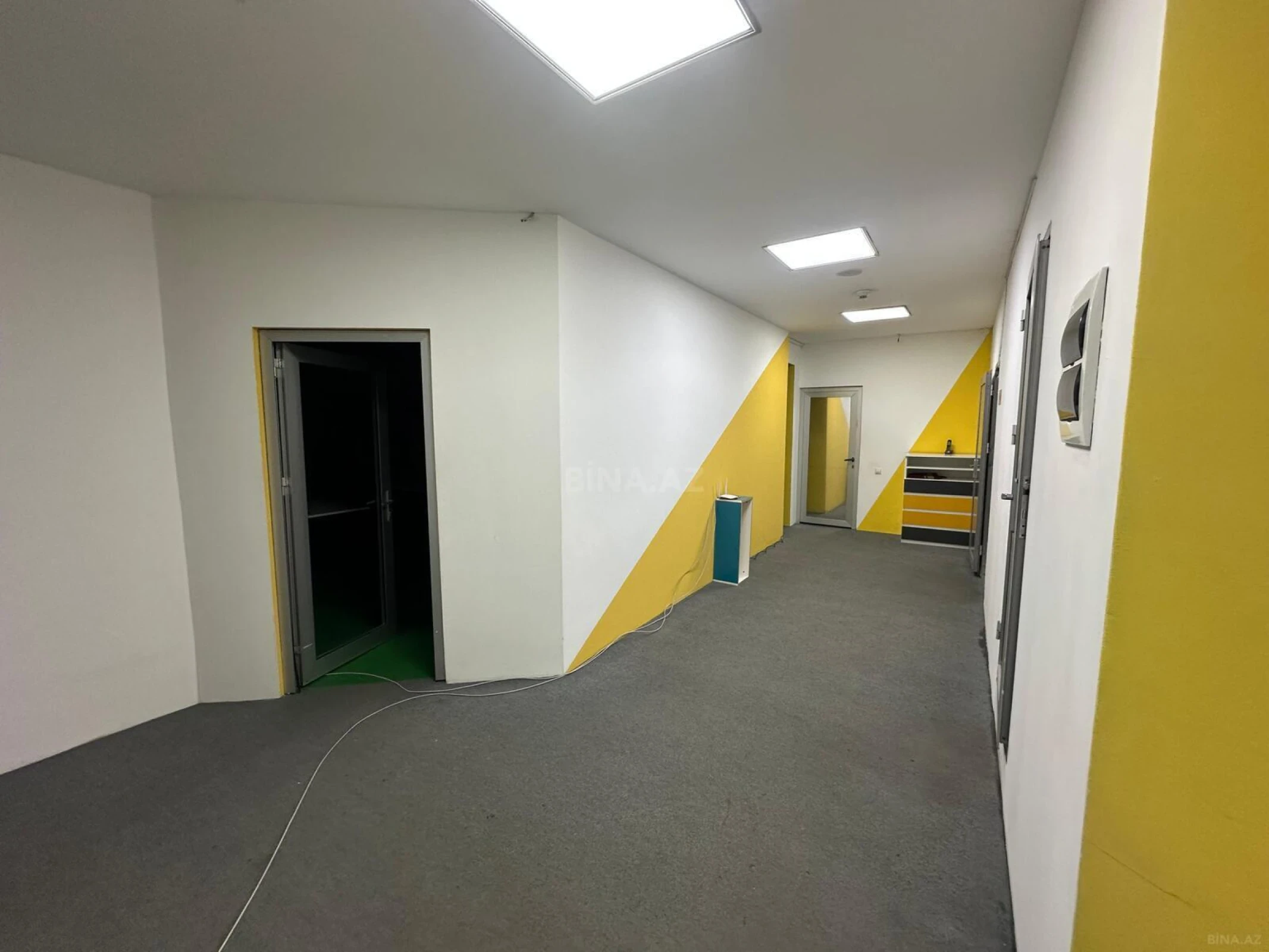 Kirayə verilir 8 otaqlı ofis 250 m²