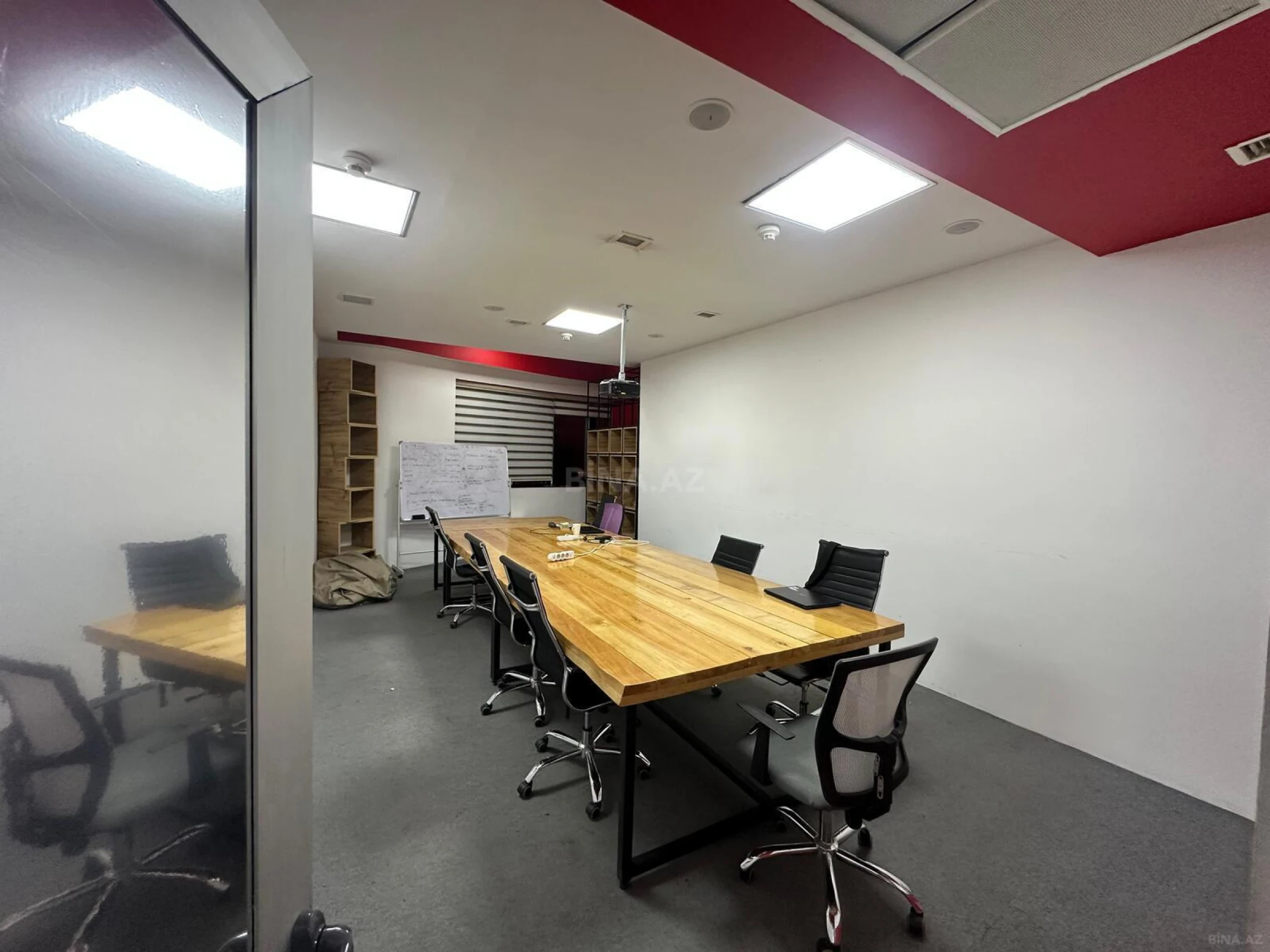 Kirayə verilir 8 otaqlı ofis 250 m²