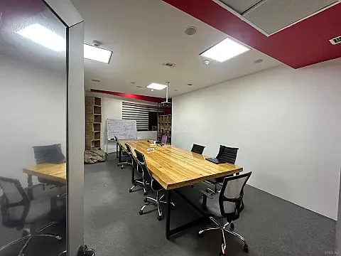 Kirayə verilir 8 otaqlı ofis 250 m²