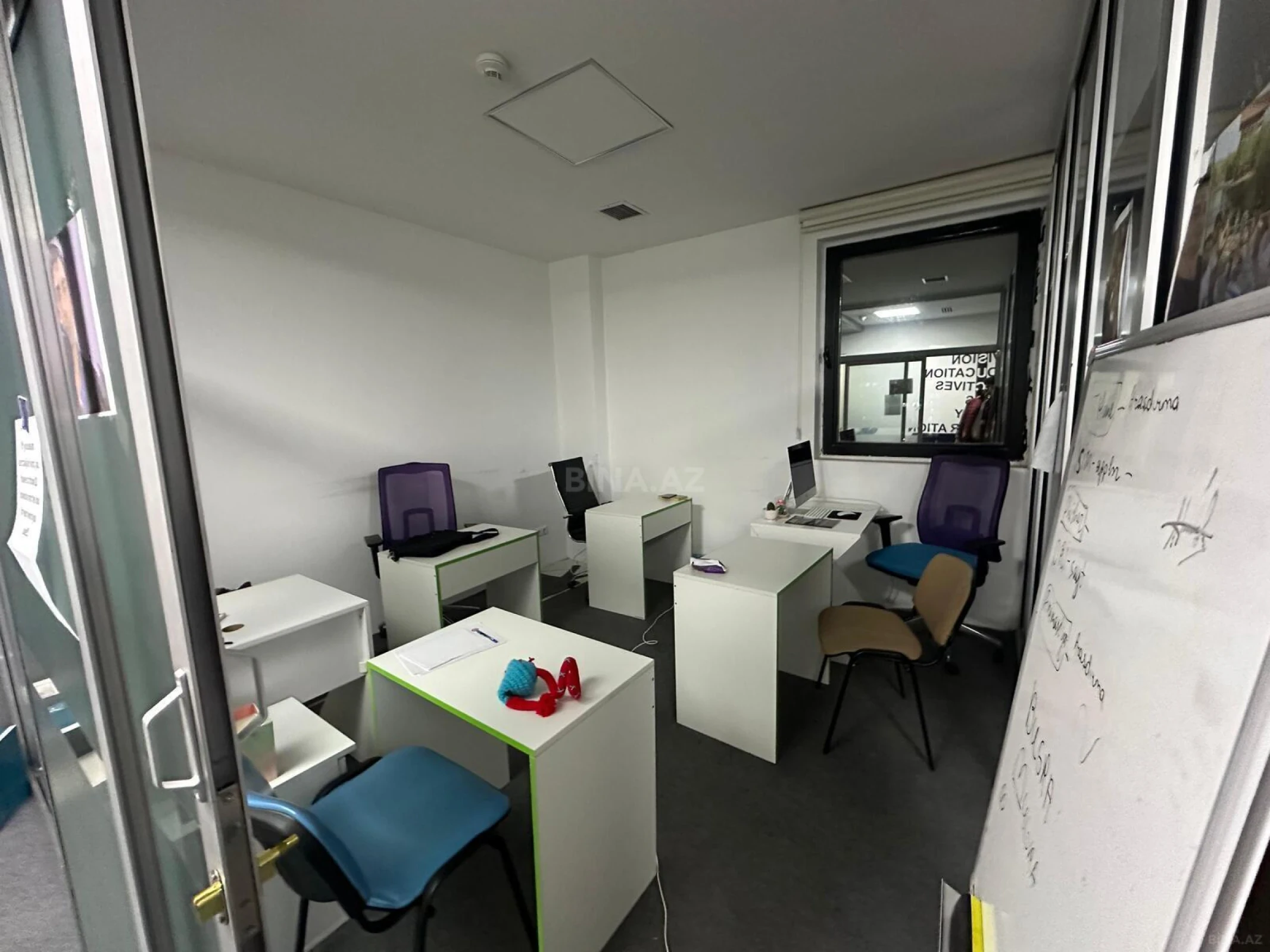 Kirayə verilir 8 otaqlı ofis 250 m²
