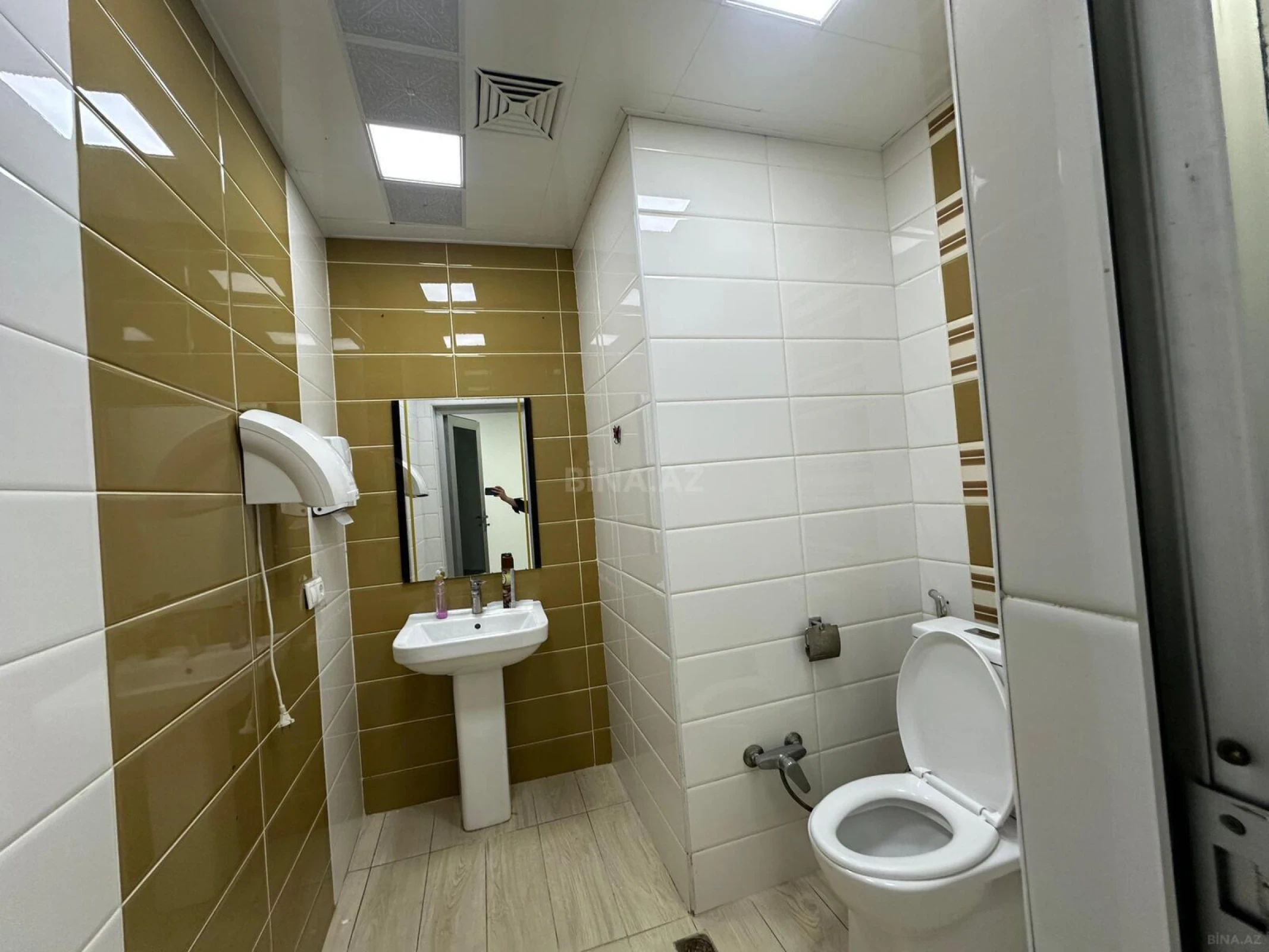 Kirayə verilir 8 otaqlı ofis 250 m²