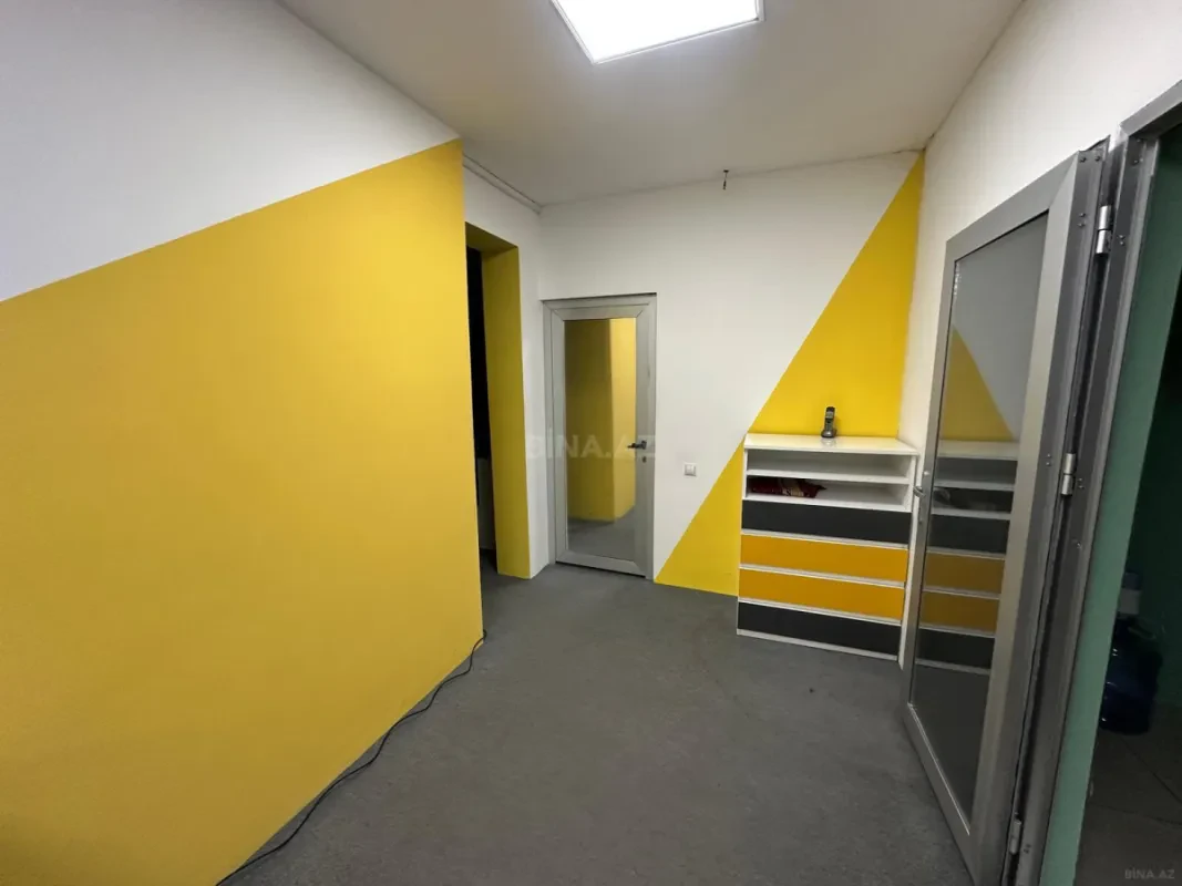 Kirayə verilir 8 otaqlı ofis 250 m²