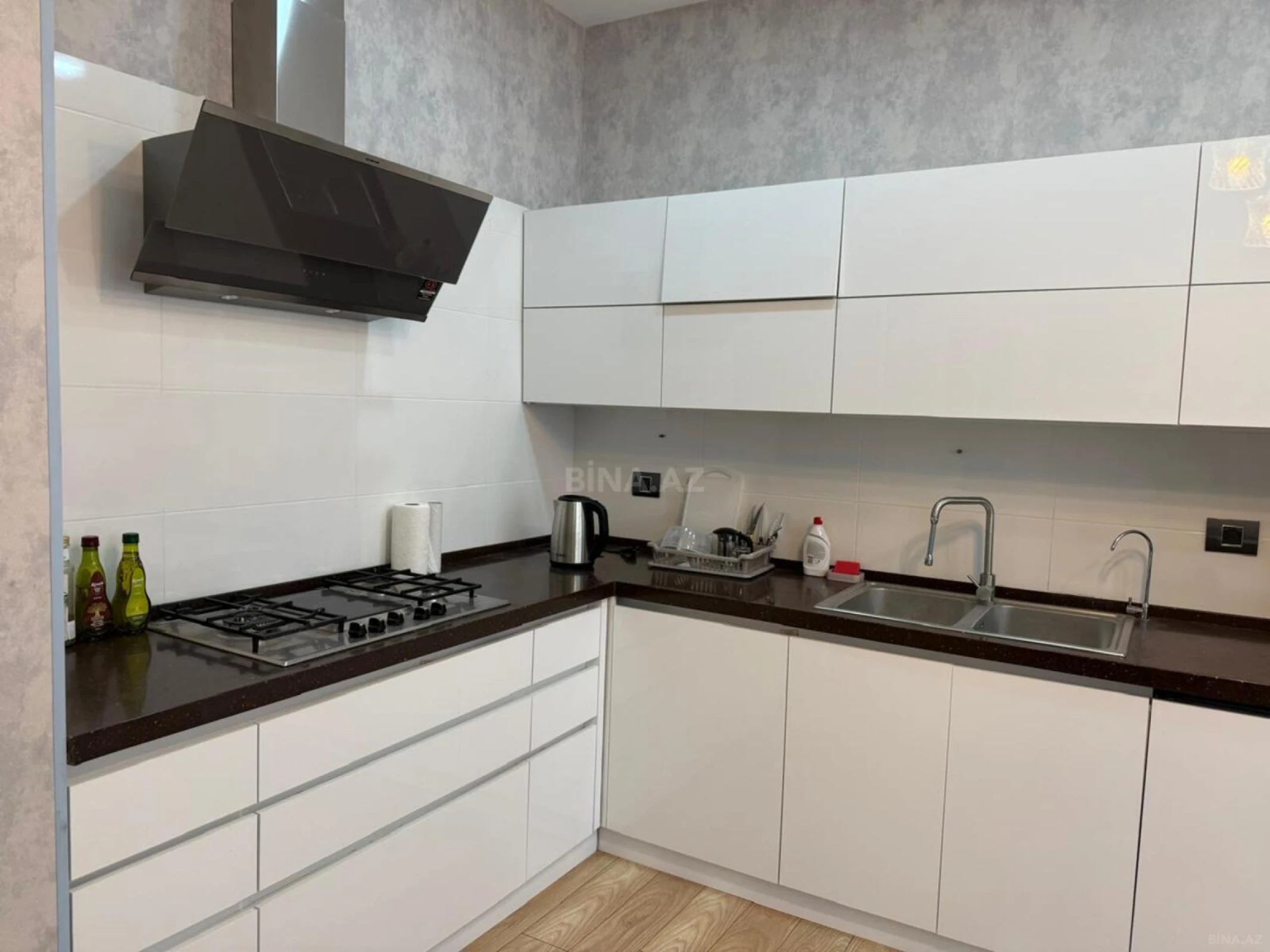 Kirayə verilir 2 otaqlı mənzil 95 m²