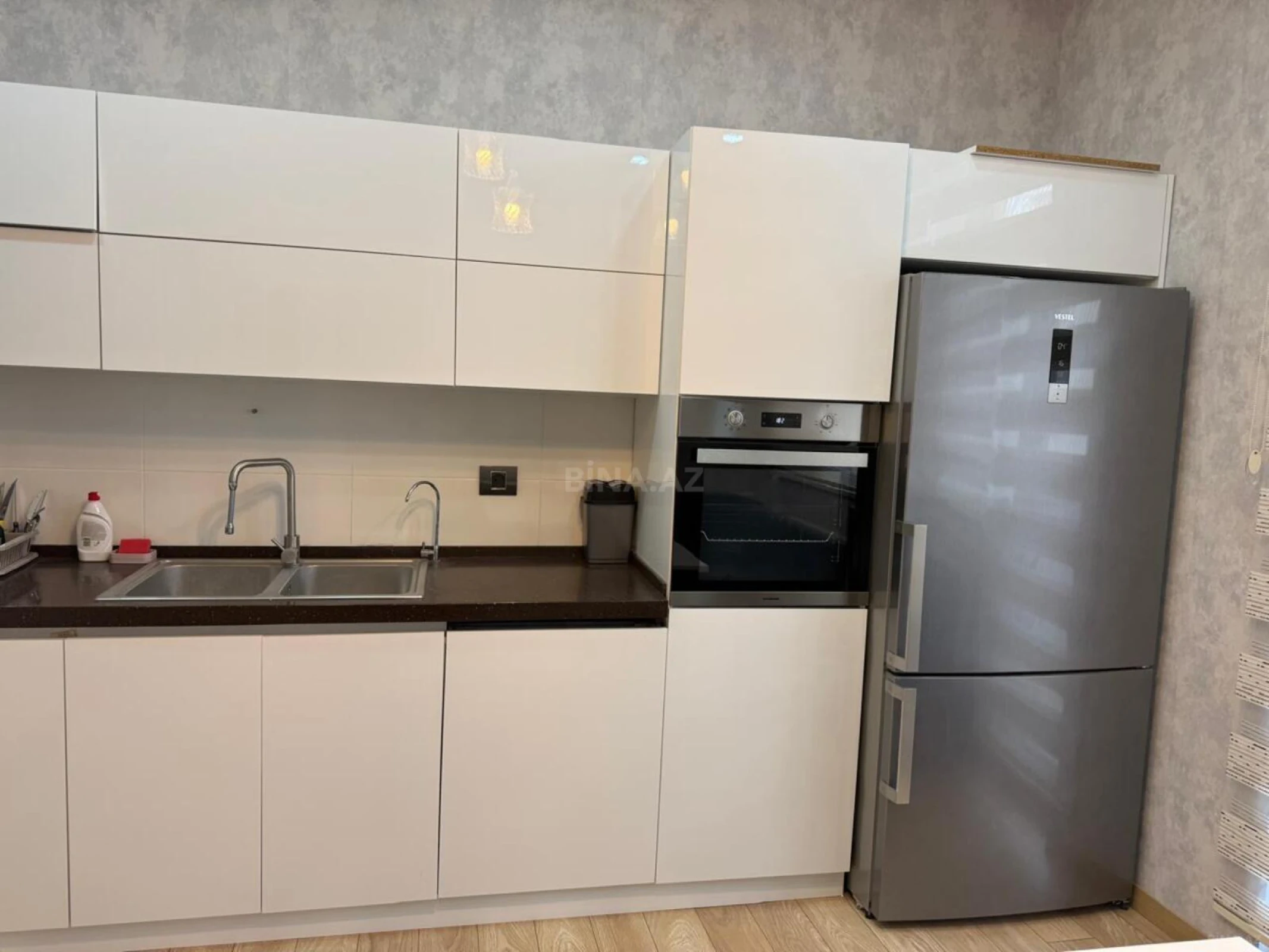 Kirayə verilir 2 otaqlı mənzil 95 m²