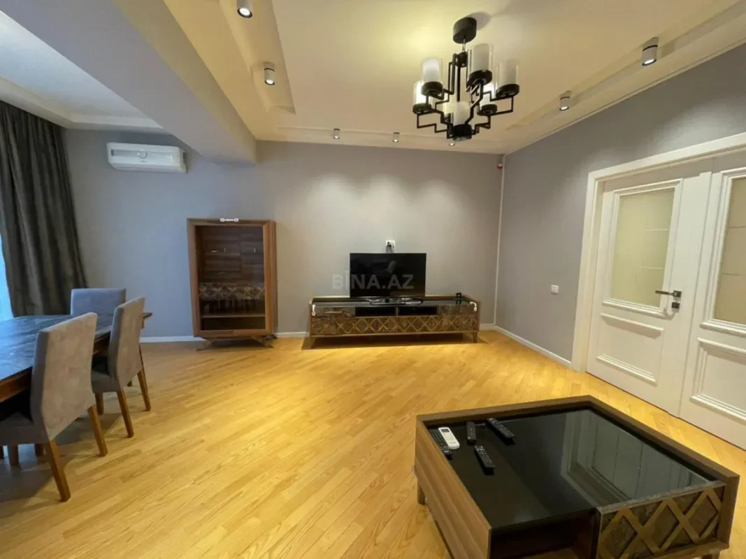 Kirayə verilir 2 otaqlı mənzil 90 m²