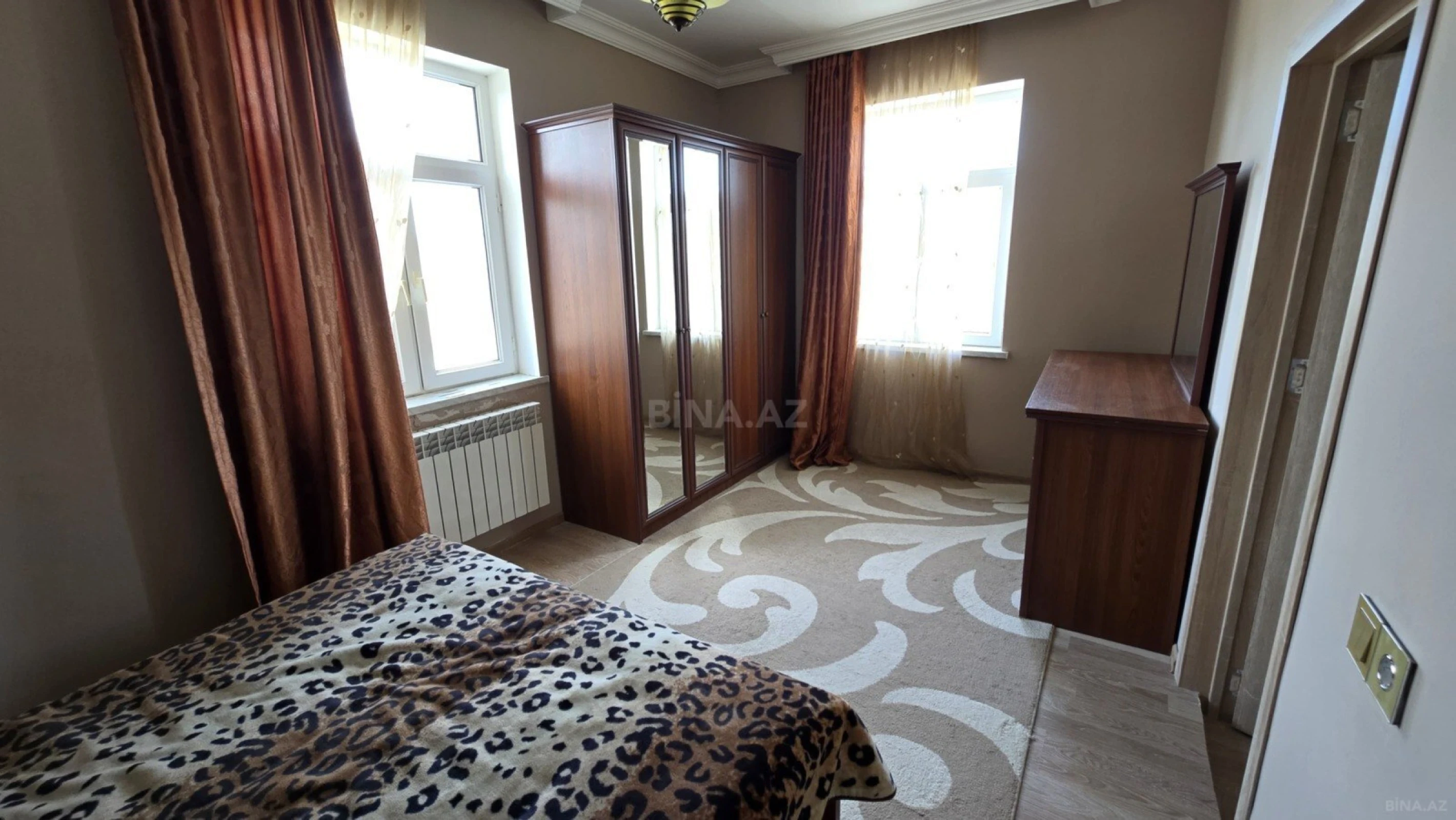 Satılır 5 otaqlı həyət evi 250 m²