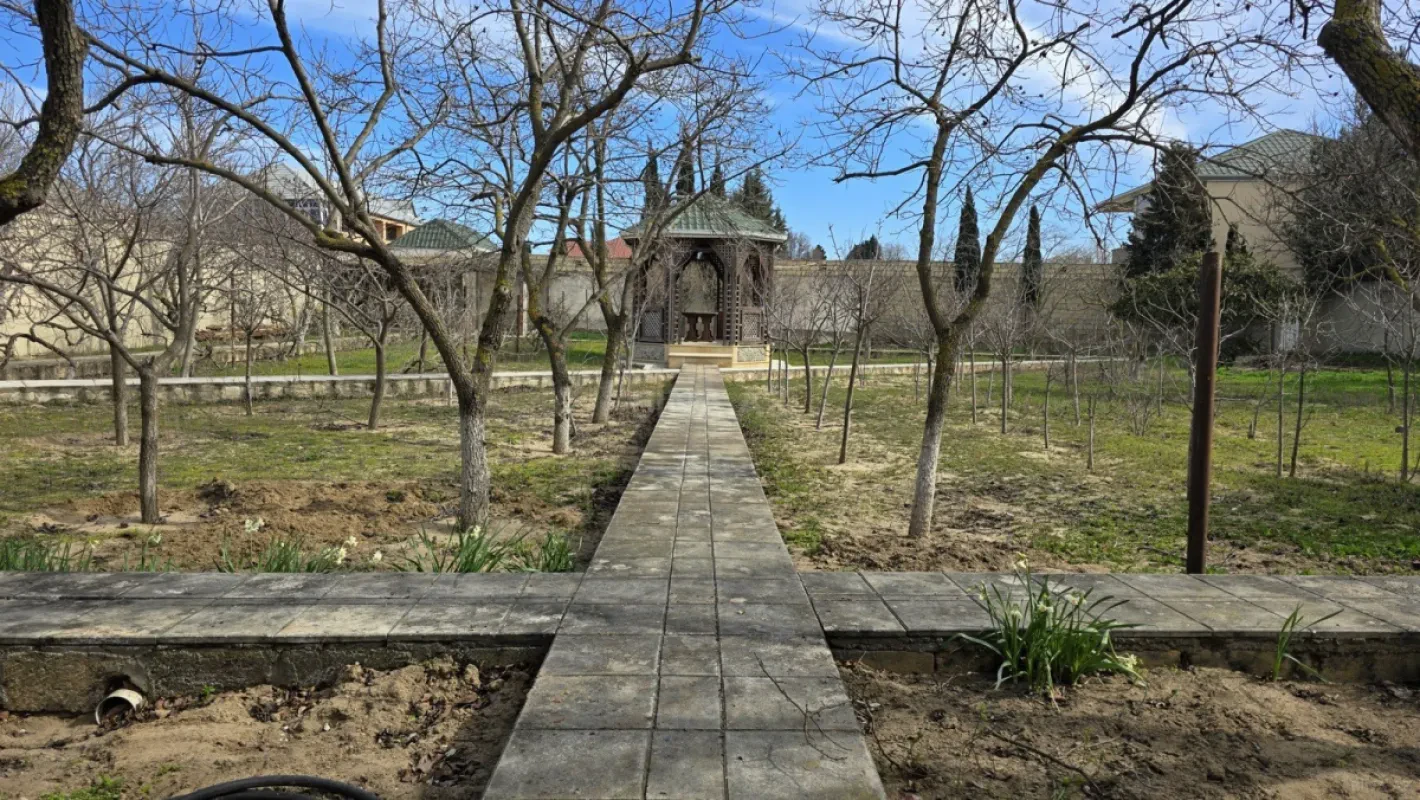 Satılır 5 otaqlı həyət evi 250 m²