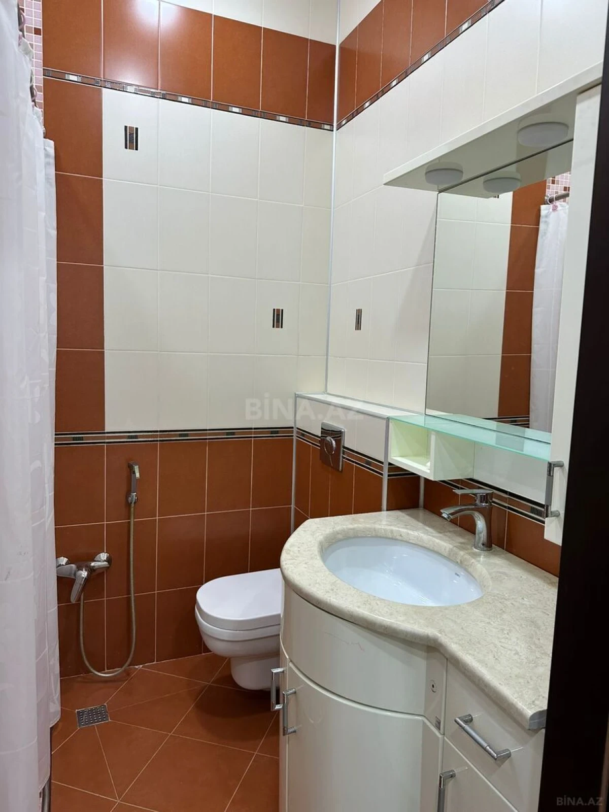 Satılır 5 otaqlı mənzil 235 m²