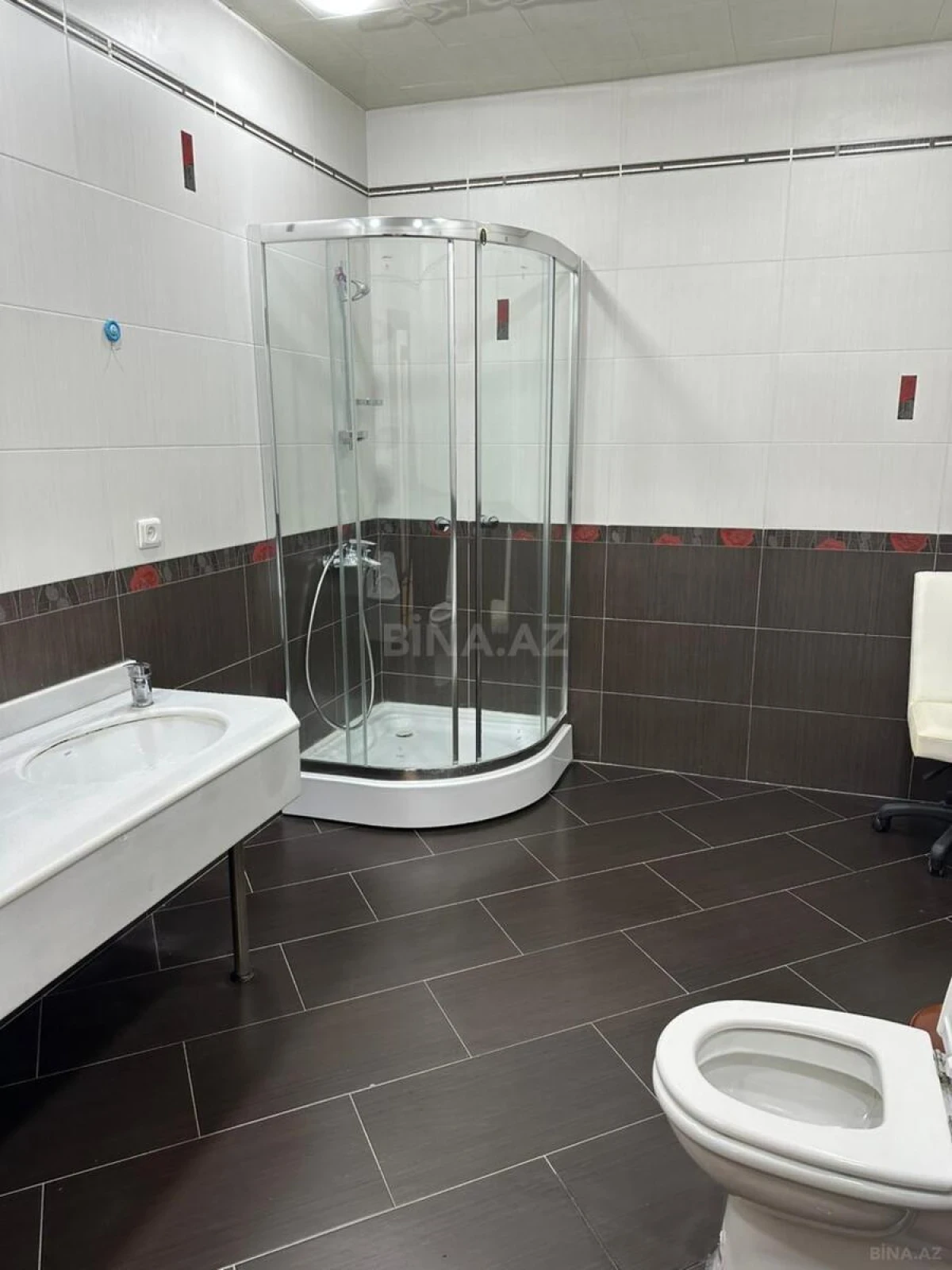 Satılır 5 otaqlı mənzil 235 m²
