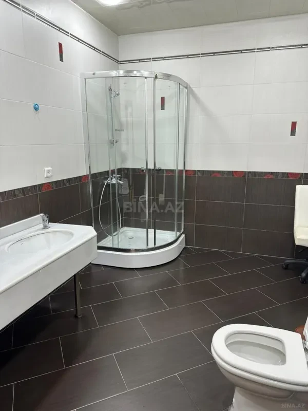 Satılır 5 otaqlı mənzil 235 m²