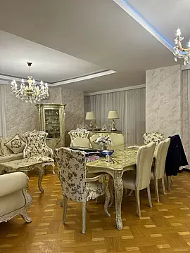 Satılır 5 otaqlı mənzil 235 m²