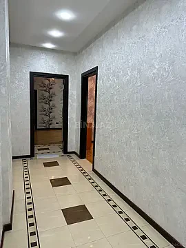Satılır 5 otaqlı mənzil 235 m²
