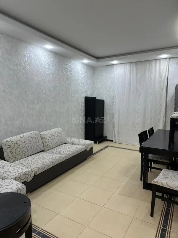 Satılır 5 otaqlı mənzil 235 m²