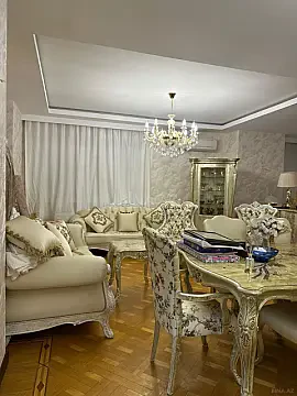 Satılır 5 otaqlı mənzil 235 m²