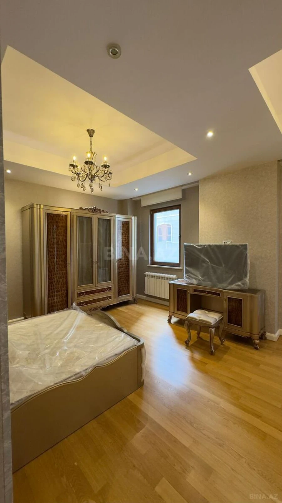 Kirayə verilir 5 otaqlı mənzil 300 m²
