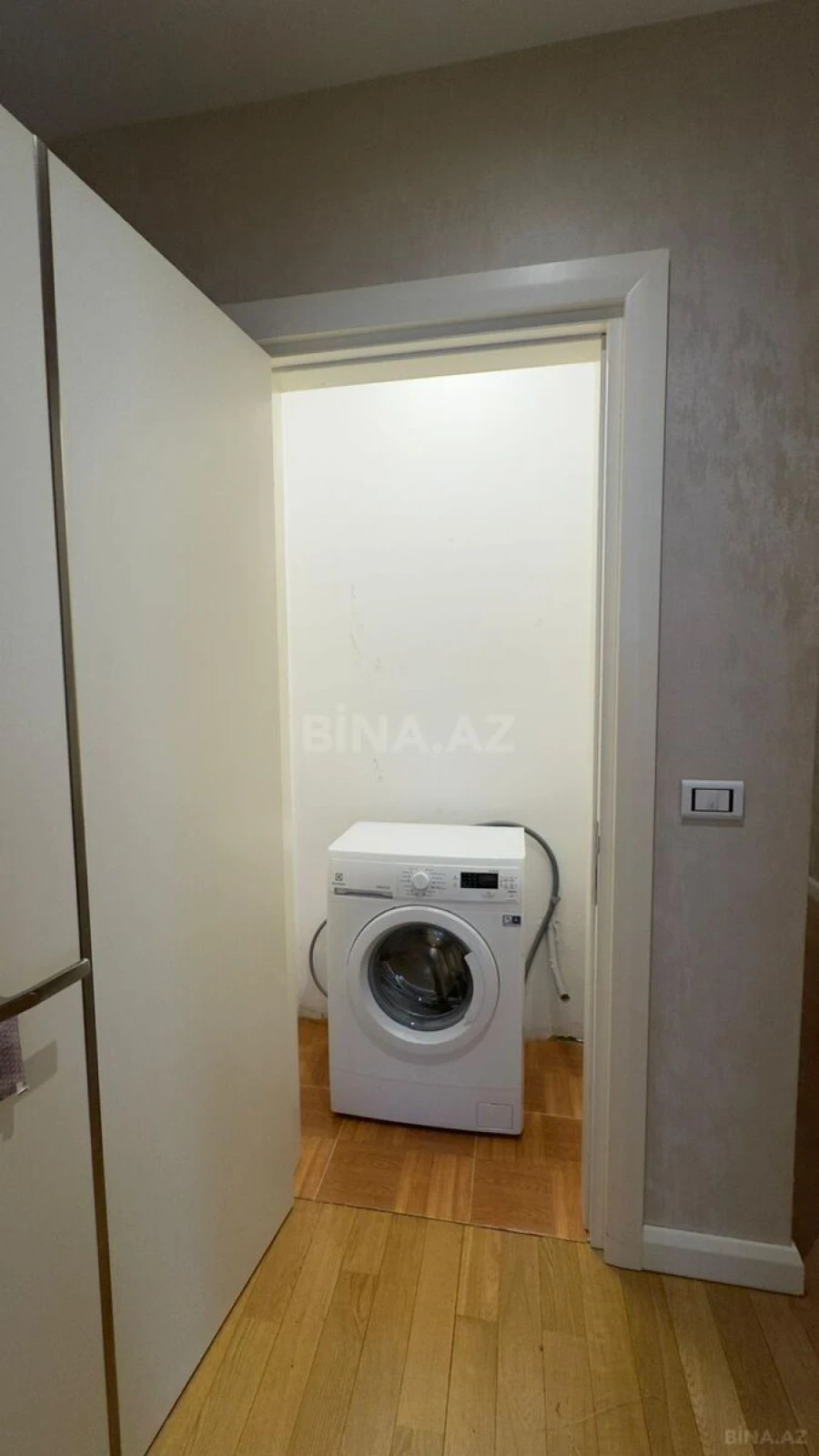 Kirayə verilir 5 otaqlı mənzil 300 m²