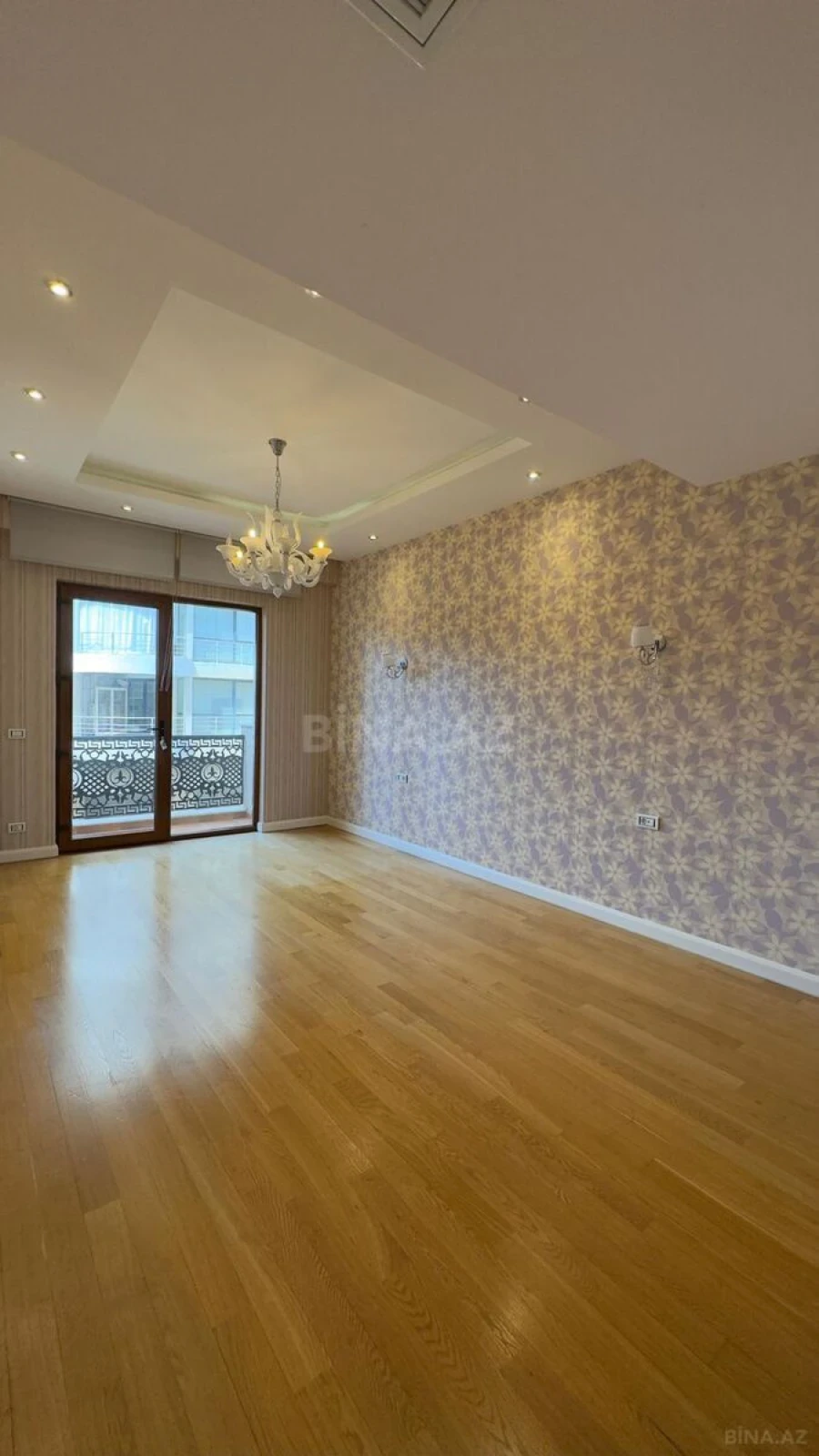 Kirayə verilir 5 otaqlı mənzil 300 m²