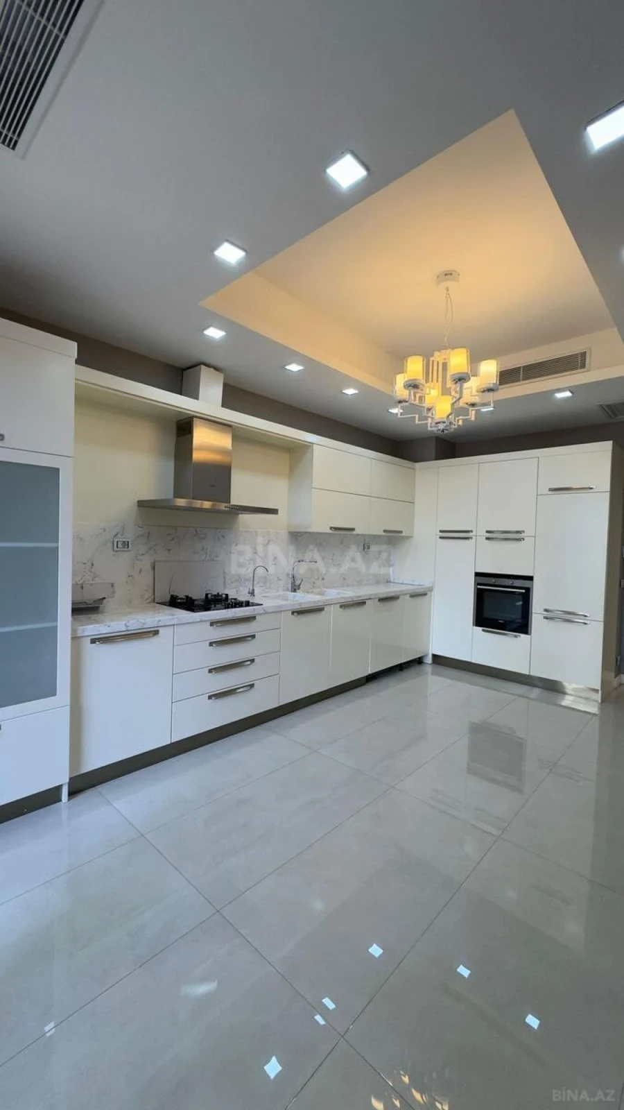 Kirayə verilir 5 otaqlı mənzil 300 m²