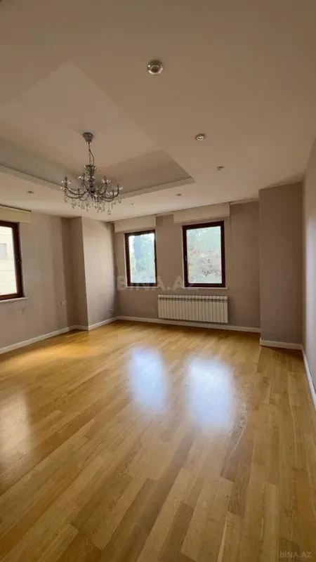 Kirayə verilir 5 otaqlı mənzil 300 m²