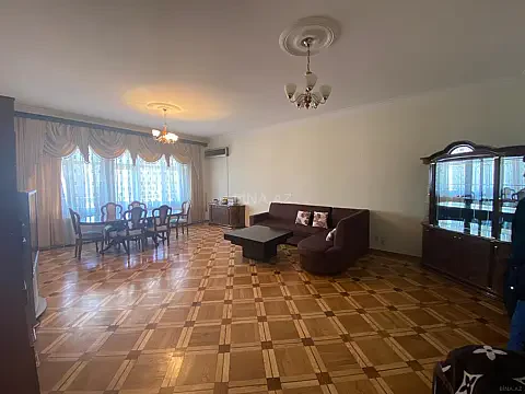 Satılır 4 otaqlı mənzil 180 m²