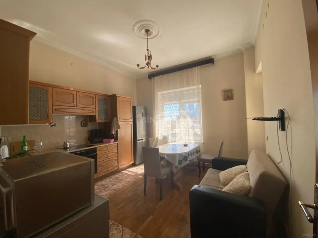 Satılır 4 otaqlı mənzil 180 m²
