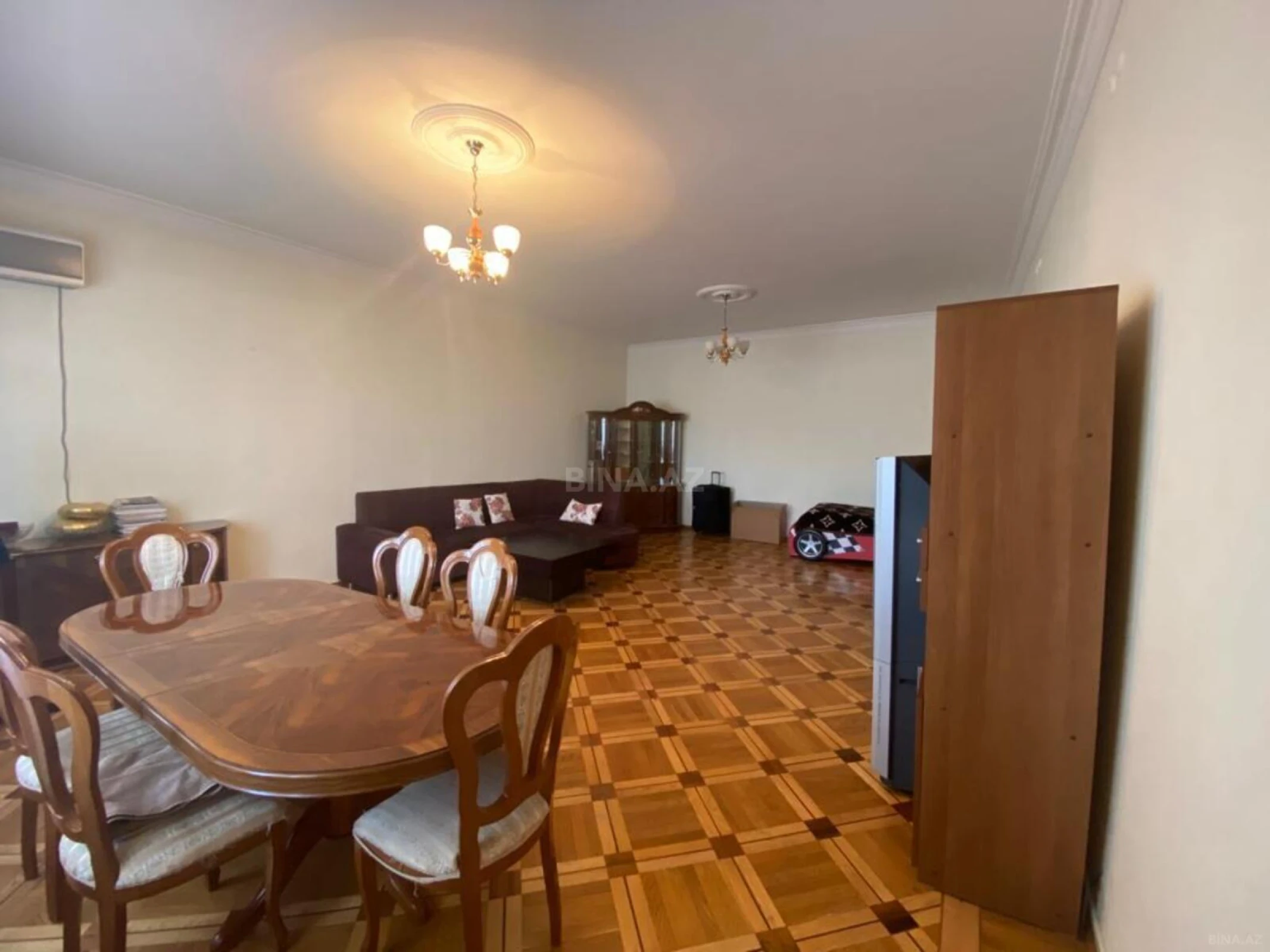 Satılır 4 otaqlı mənzil 180 m²