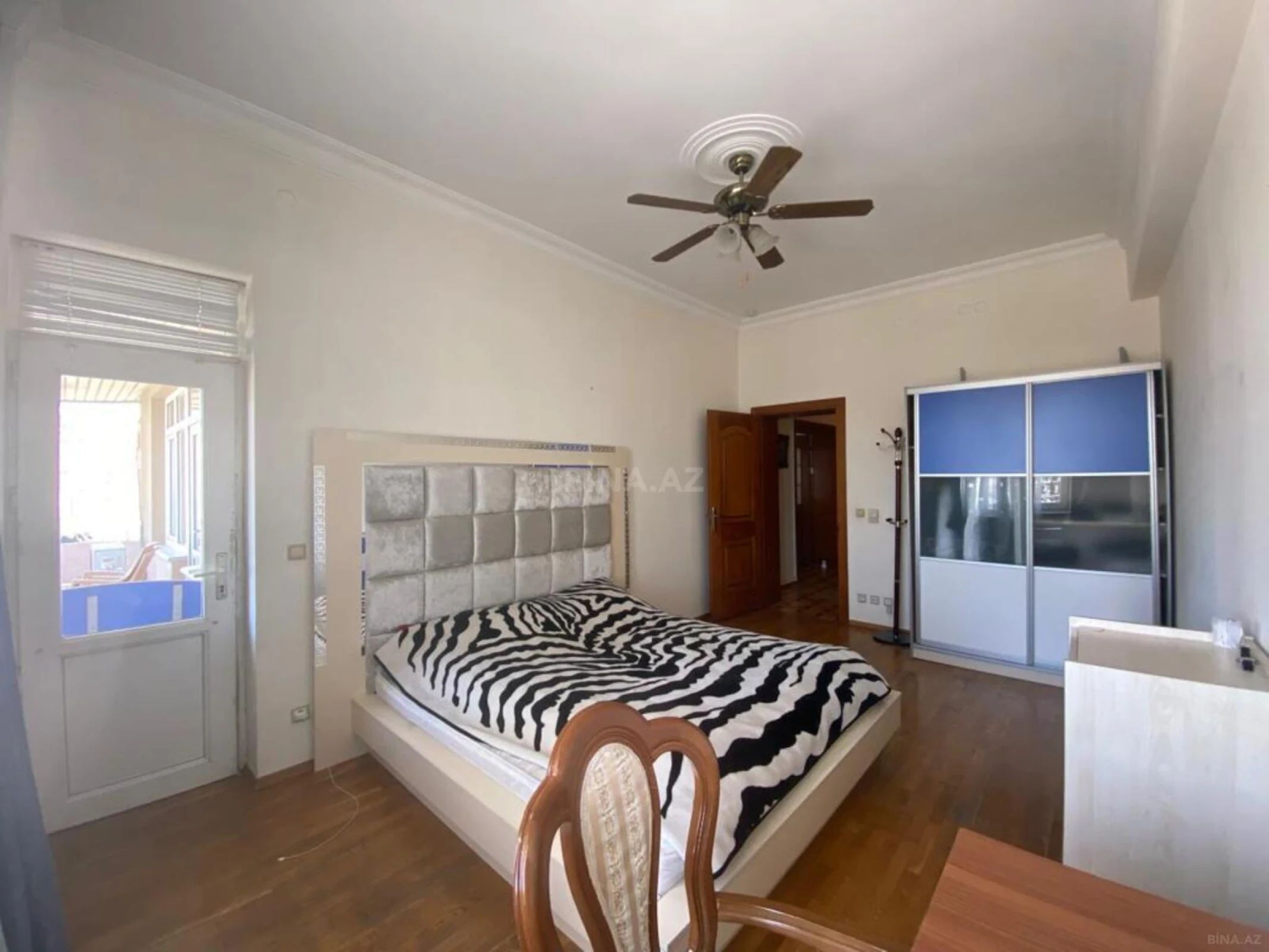 Satılır 4 otaqlı mənzil 180 m²