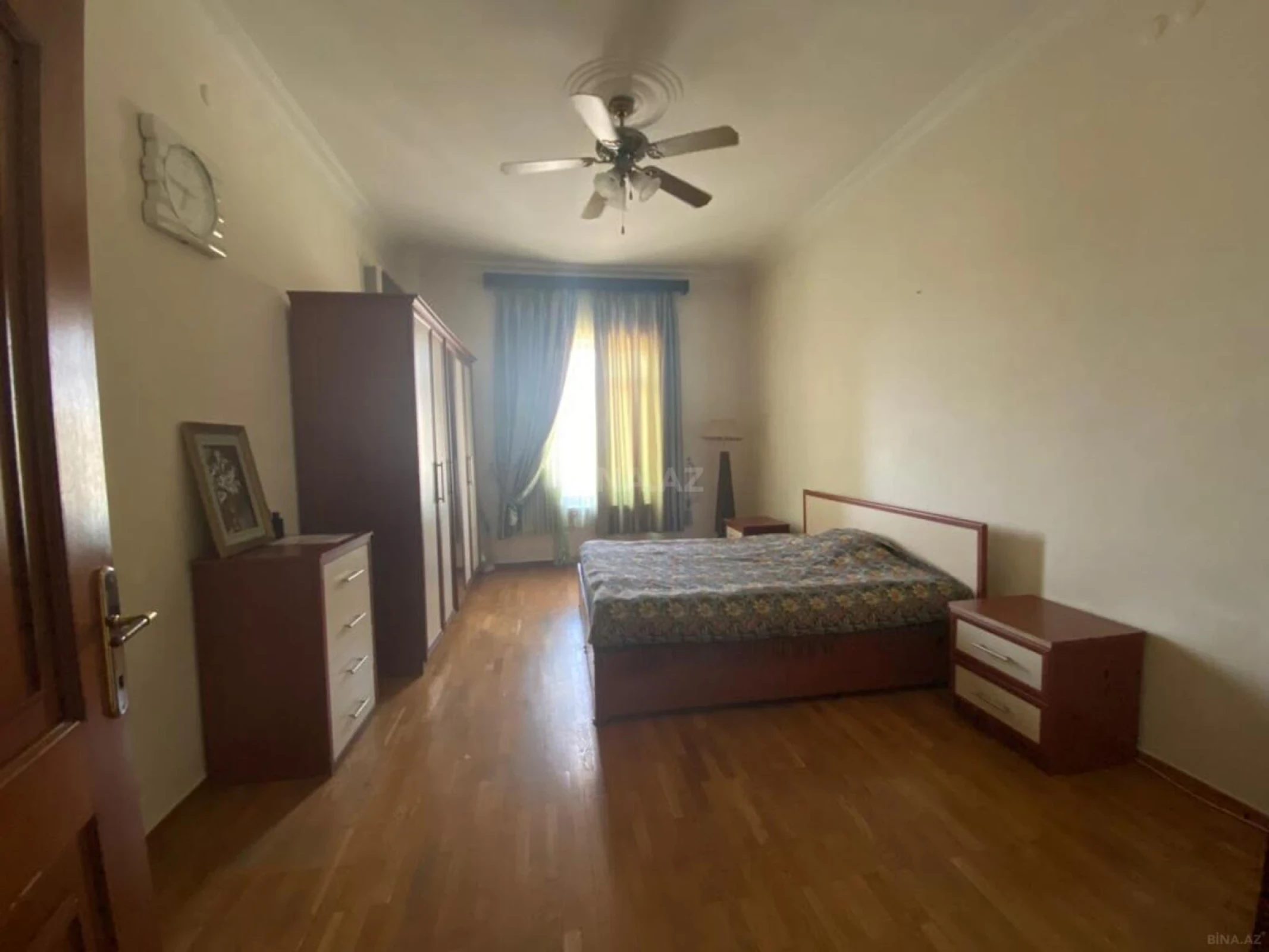 Satılır 4 otaqlı mənzil 180 m²