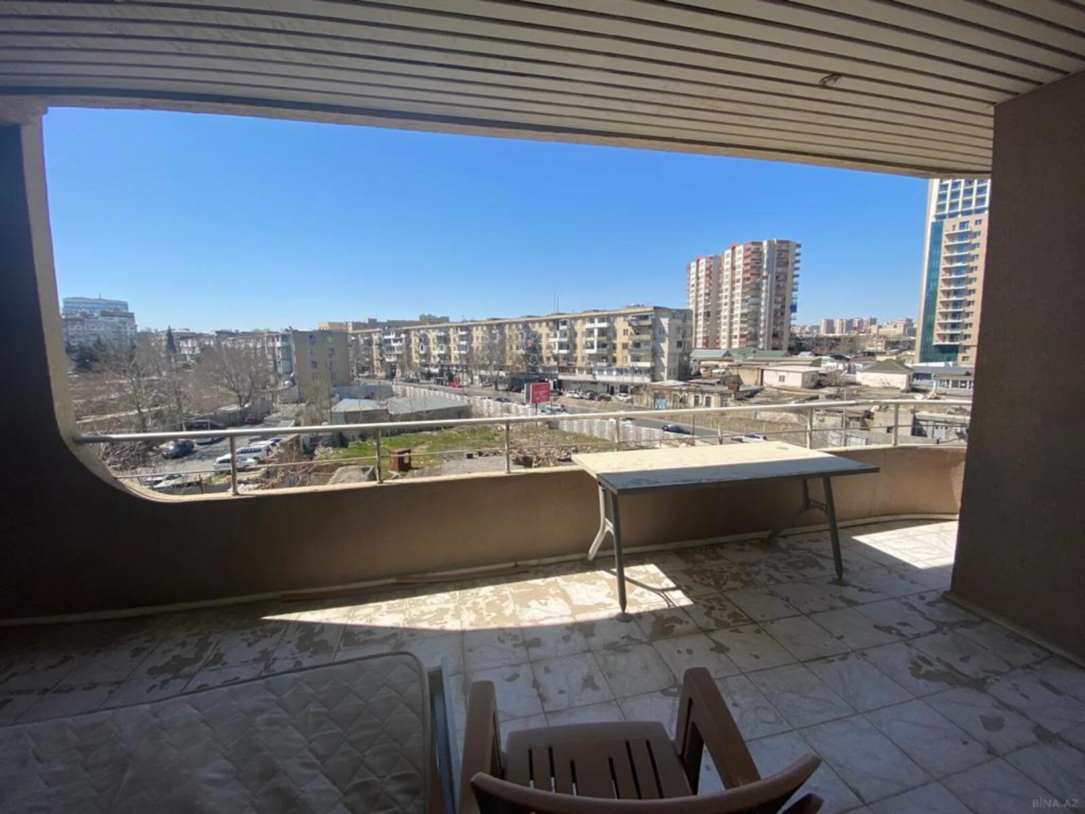 Satılır 4 otaqlı mənzil 180 m²
