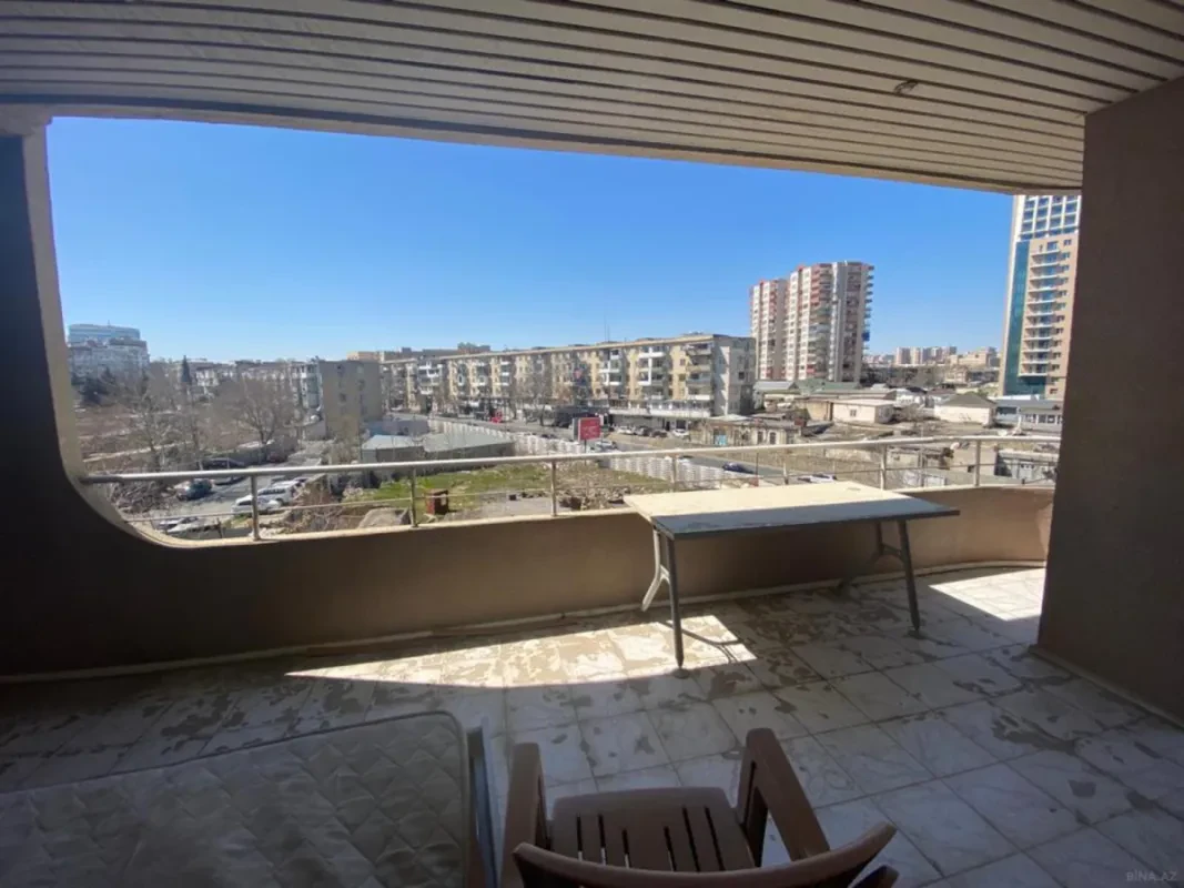 Satılır 4 otaqlı mənzil 180 m²