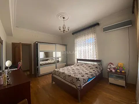 Satılır 4 otaqlı mənzil 180 m²