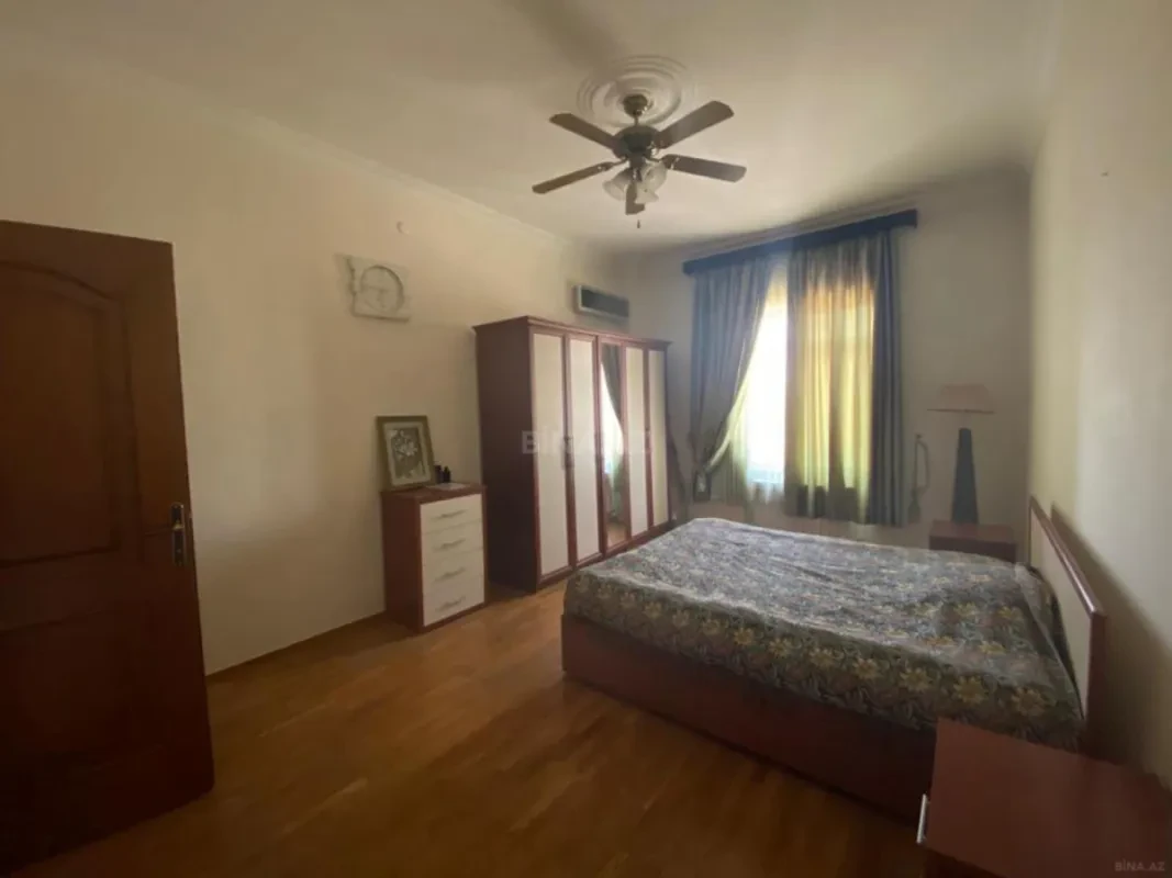 Satılır 4 otaqlı mənzil 180 m²