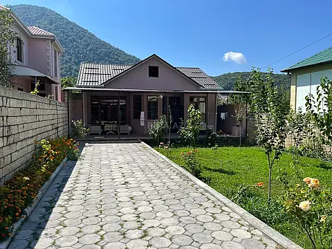 Kirayə verilir 4 otaqlı həyət evi 60 m² — Qax 4 otaq 60.00 m²