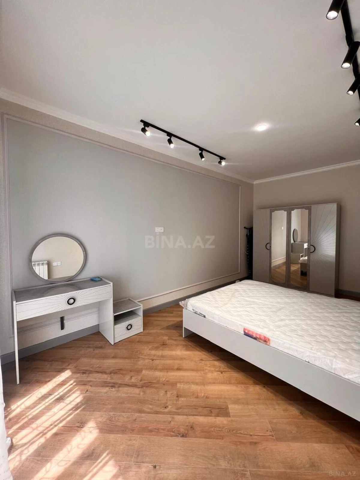 Kirayə verilir 2 otaqlı mənzil 90 m²