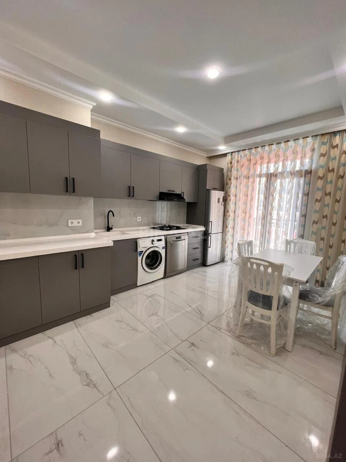 Kirayə verilir 2 otaqlı mənzil 90 m²