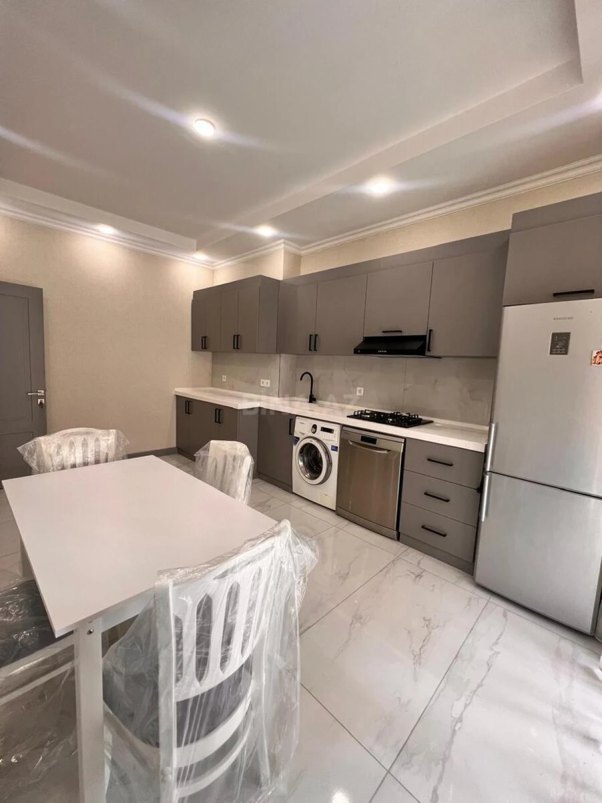 Kirayə verilir 2 otaqlı mənzil 90 m²