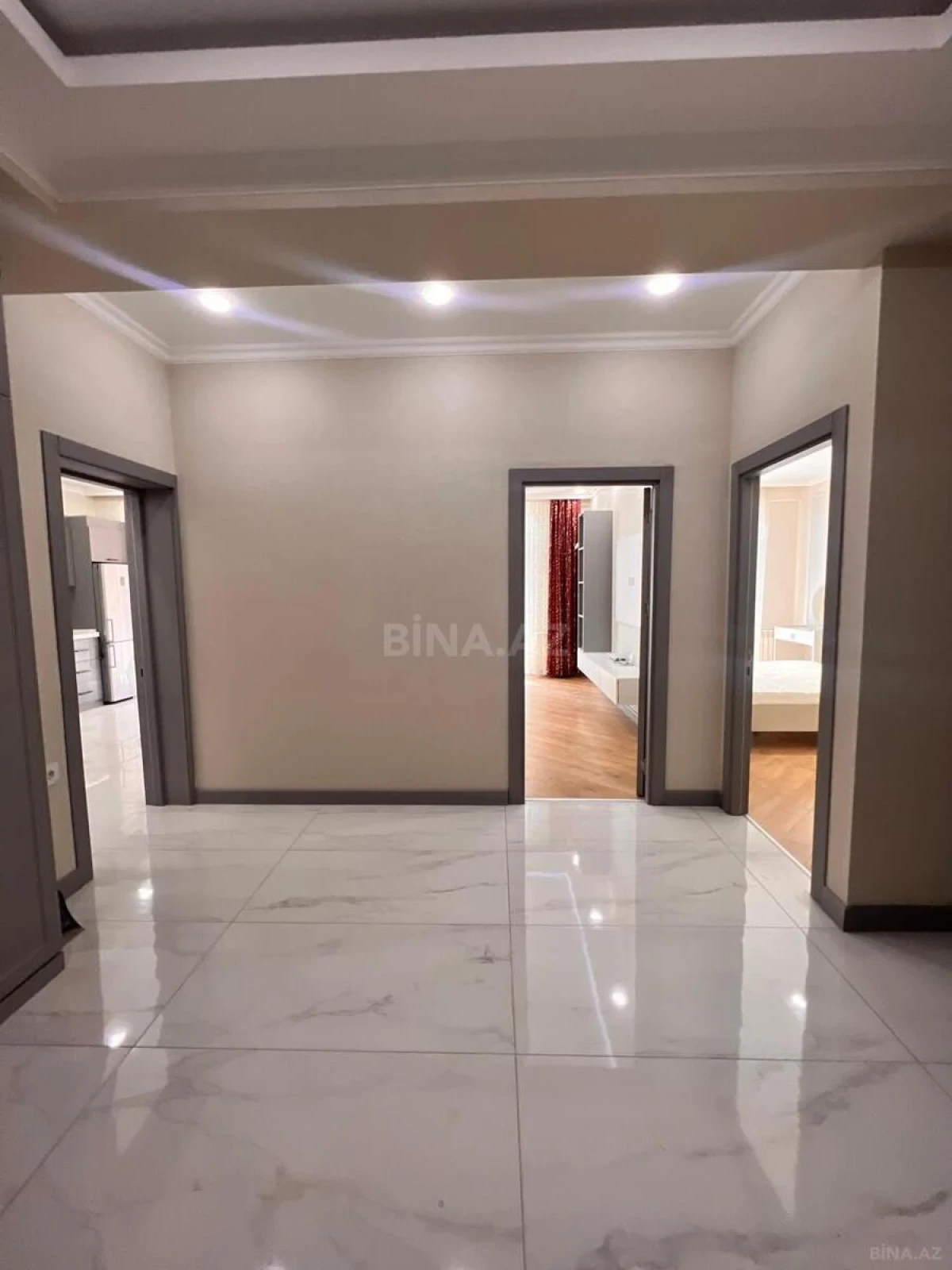 Kirayə verilir 2 otaqlı mənzil 90 m²