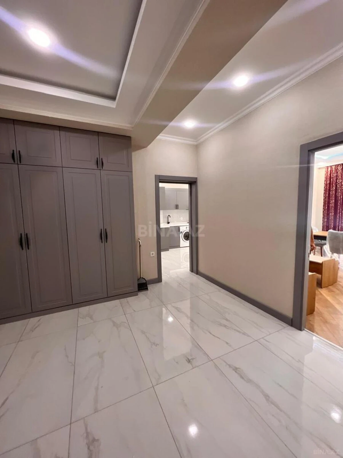 Kirayə verilir 2 otaqlı mənzil 90 m²