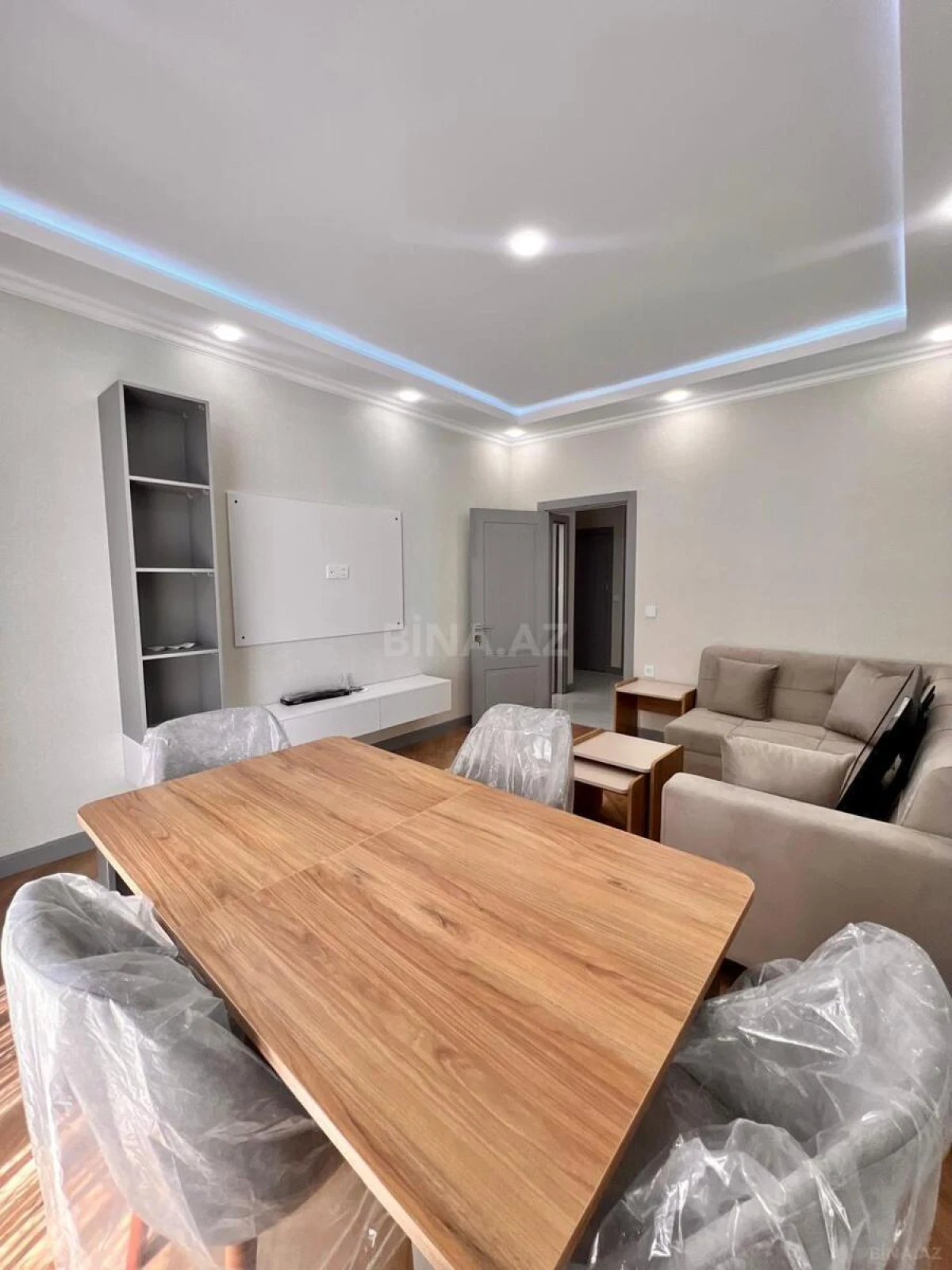 Kirayə verilir 2 otaqlı mənzil 90 m²