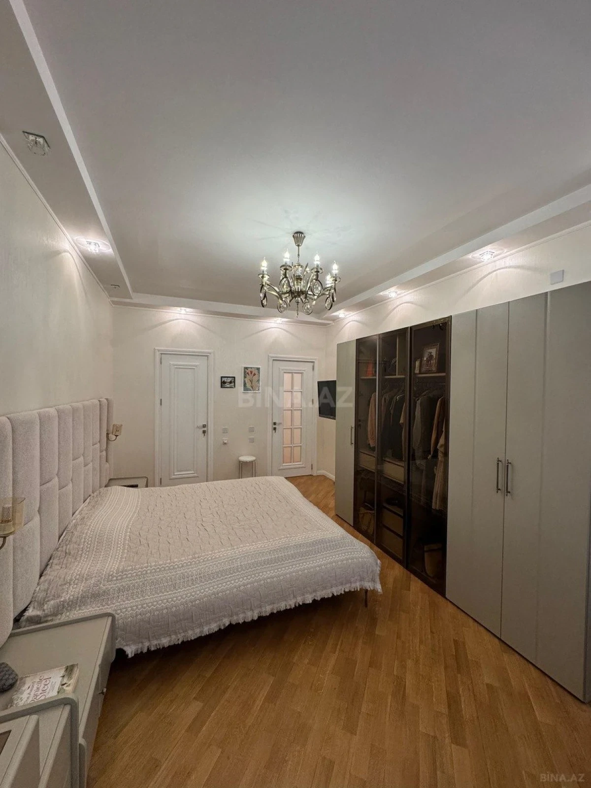 Satılır 4 otaqlı mənzil 150 m²