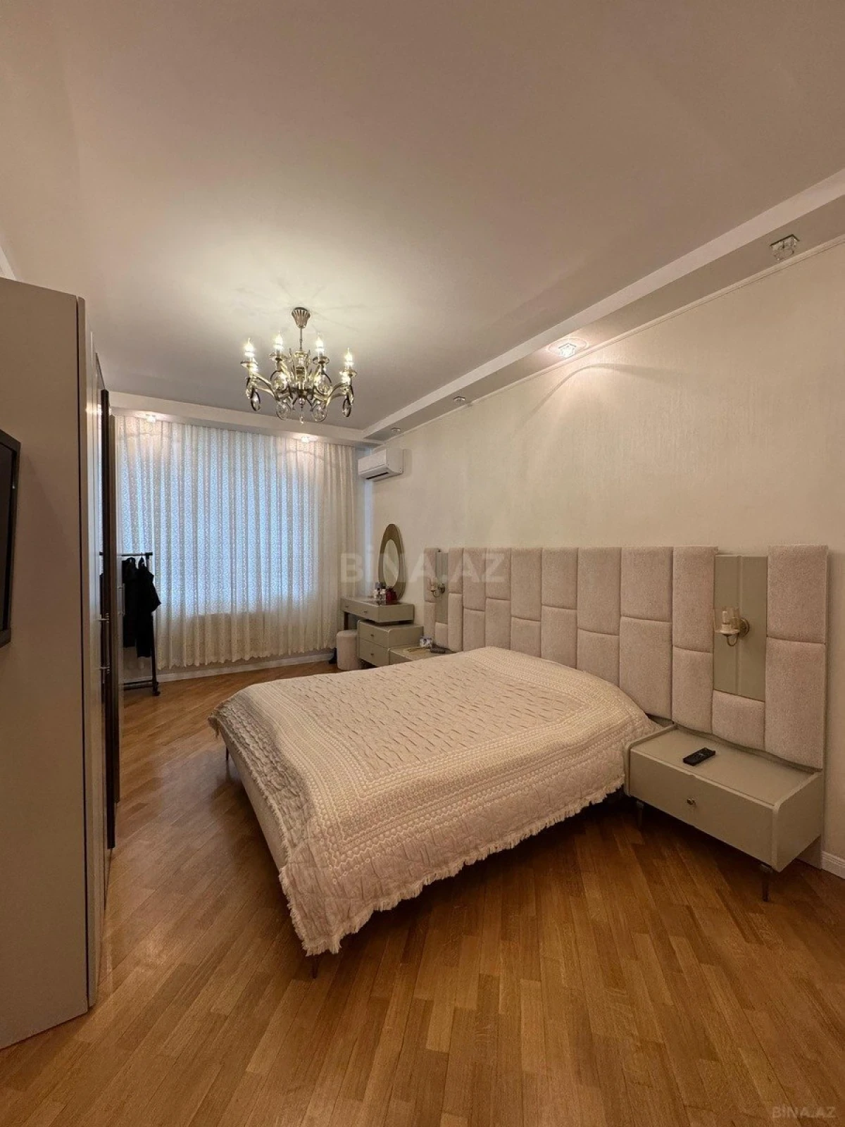 Satılır 4 otaqlı mənzil 150 m²