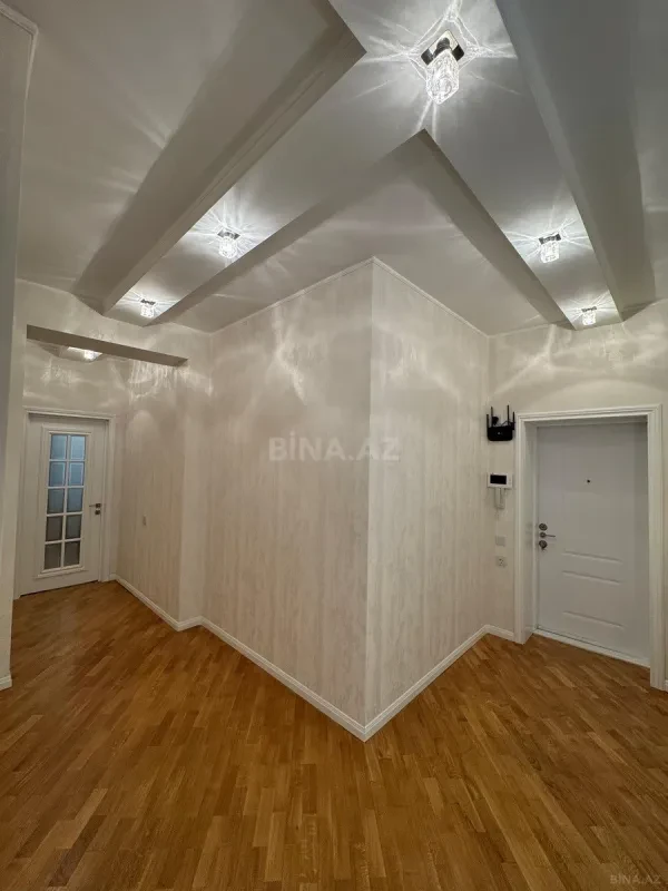 Satılır 4 otaqlı mənzil 150 m²