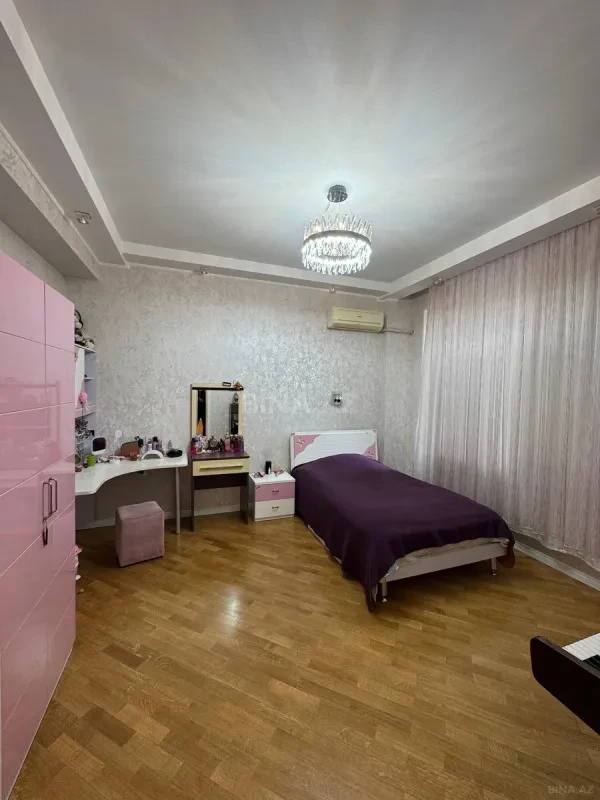 Satılır 4 otaqlı mənzil 150 m²