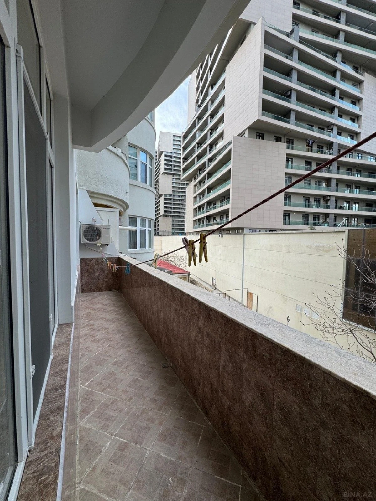 Satılır 4 otaqlı mənzil 150 m²