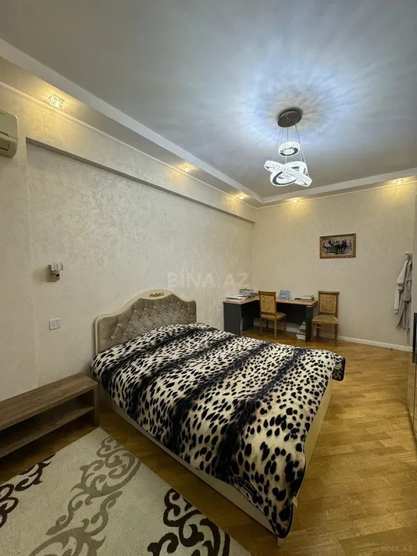 Satılır 4 otaqlı mənzil 150 m²