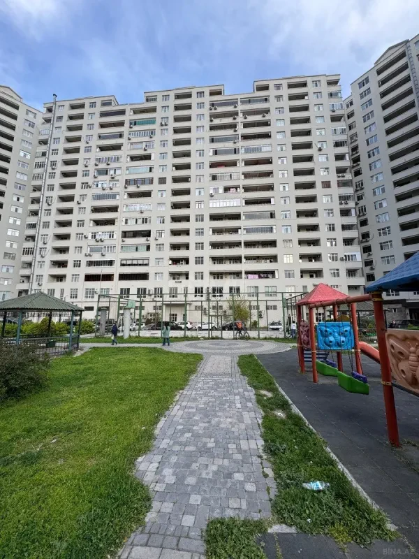 Satılır 4 otaqlı mənzil 150 m²